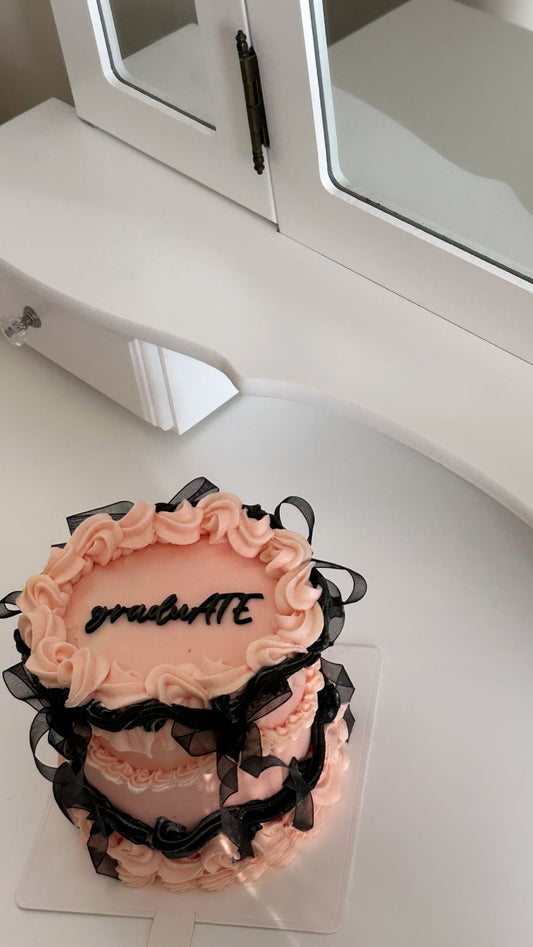 graduATE Cake Charm